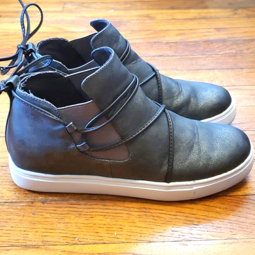 Yellowbox Maureen 8.5 Casual high top sneakers Sparkly Pewter grey color